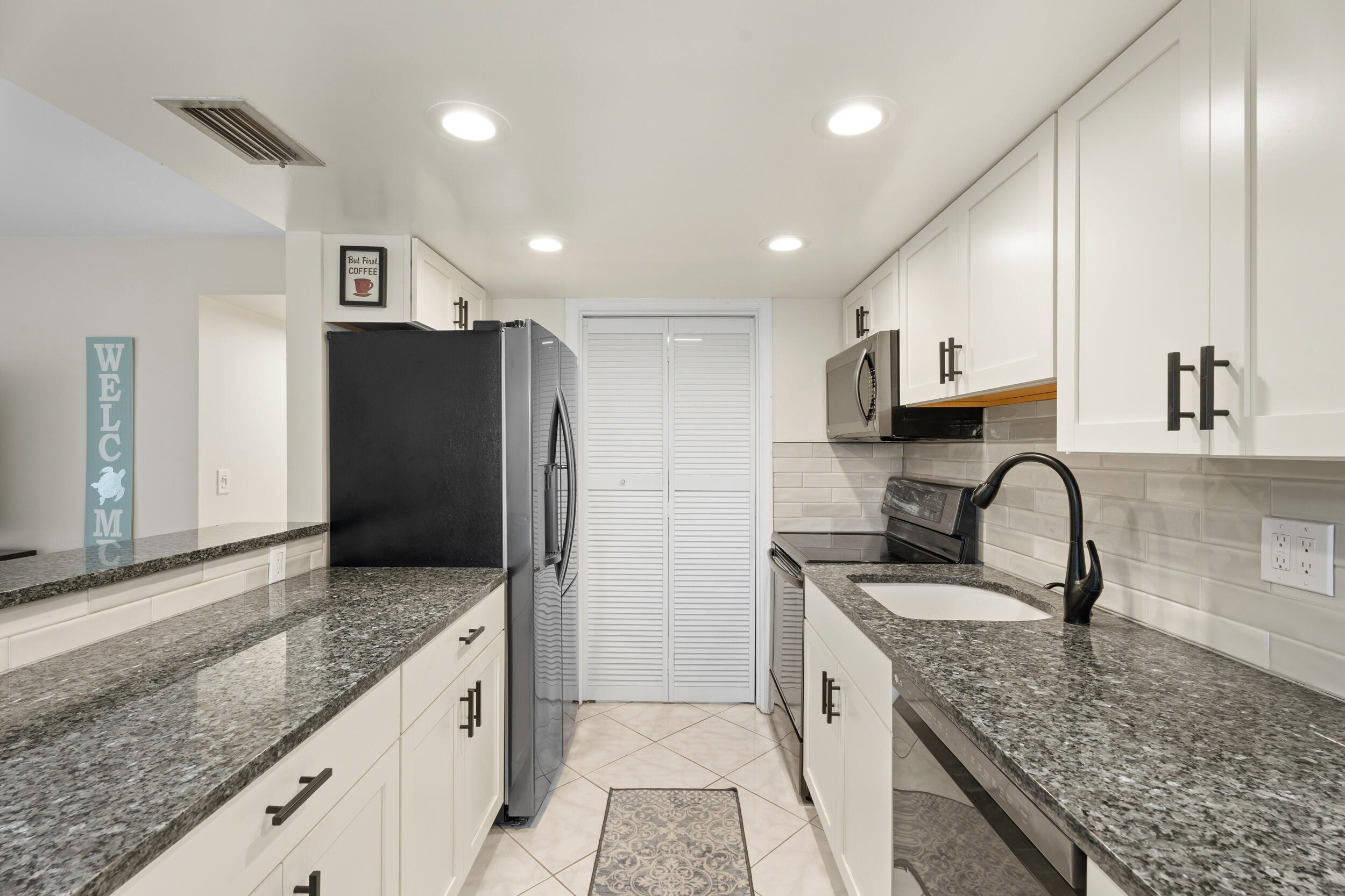 934 Northwest Spruce Ridge Drive, Unit 2 Stuart, FL 34994 - Photo 8 of 34 8_smg08223