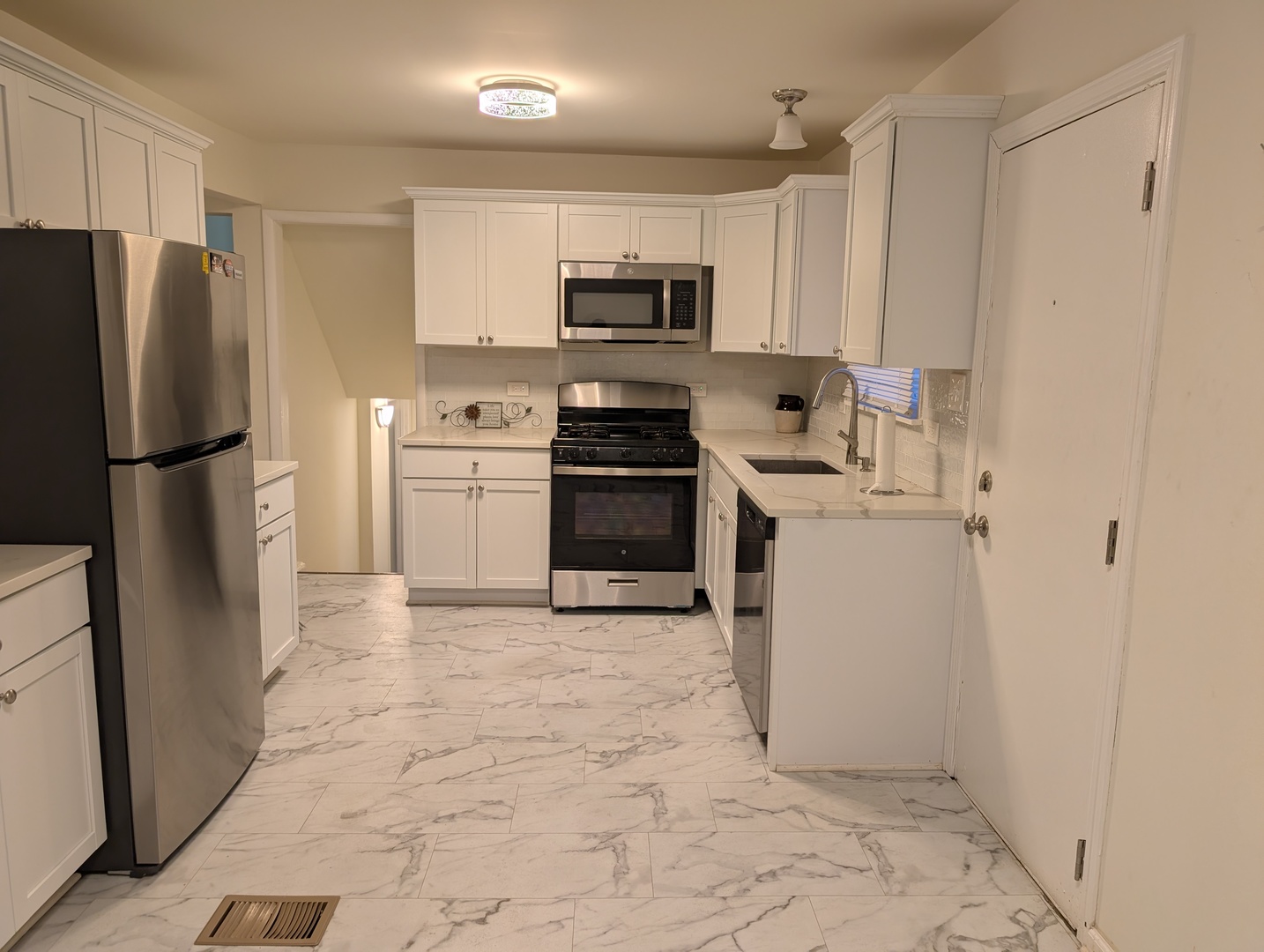 1722 168th Street Hazel Crest, IL 60429 - Photo 5 of 11
