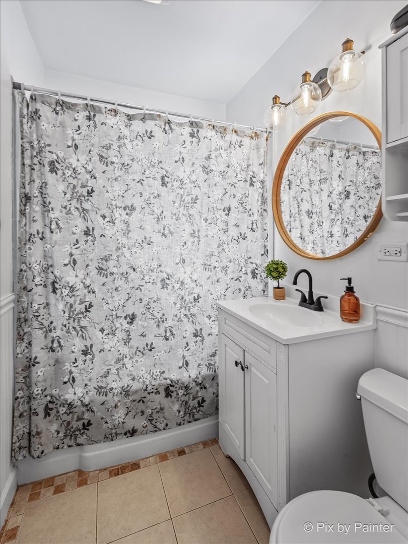 302 Circle Road Fox River Grove, IL 60021 - Photo 8 of 35 a bathroom with a toilet and a sink