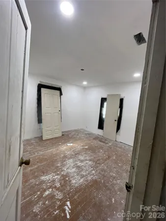 a view of a big room with closet and mirror