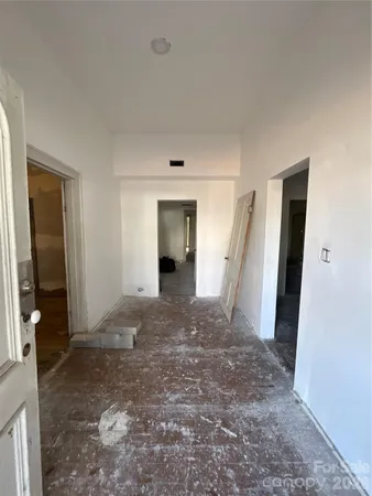 a view of entryway with livingroom