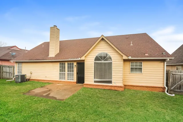 $1,675 | 7117 Gloucester Way Drive, Memphis, TN 38125