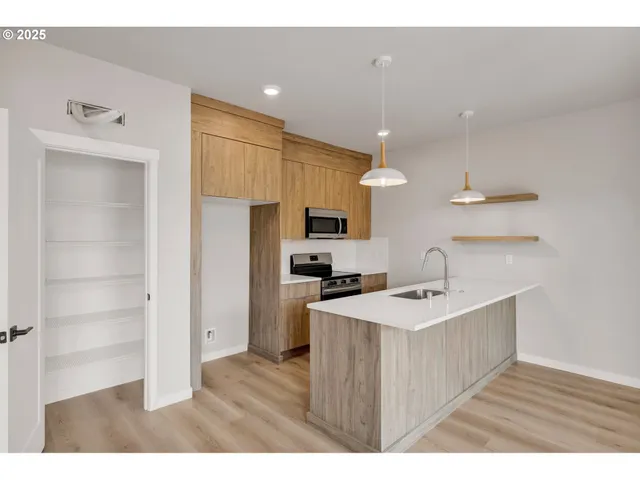 $424,900 | 15606 Northeast 15th Place, Vancouver, WA 98686