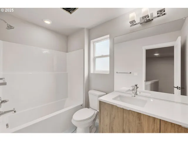 $424,900 | 15606 Northeast 15th Place, Vancouver, WA 98686