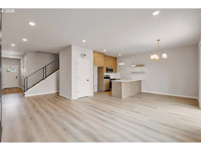 $424,900 | 15606 Northeast 15th Place, Vancouver, WA 98686