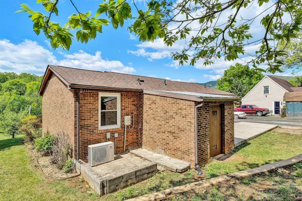 $269,500 | 1650 Haymakertown Road, Fincastle, VA 24090