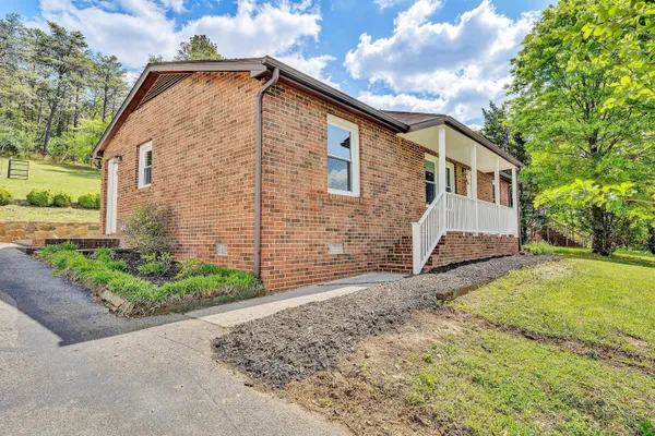 $269,500 | 1650 Haymakertown Road, Fincastle, VA 24090
