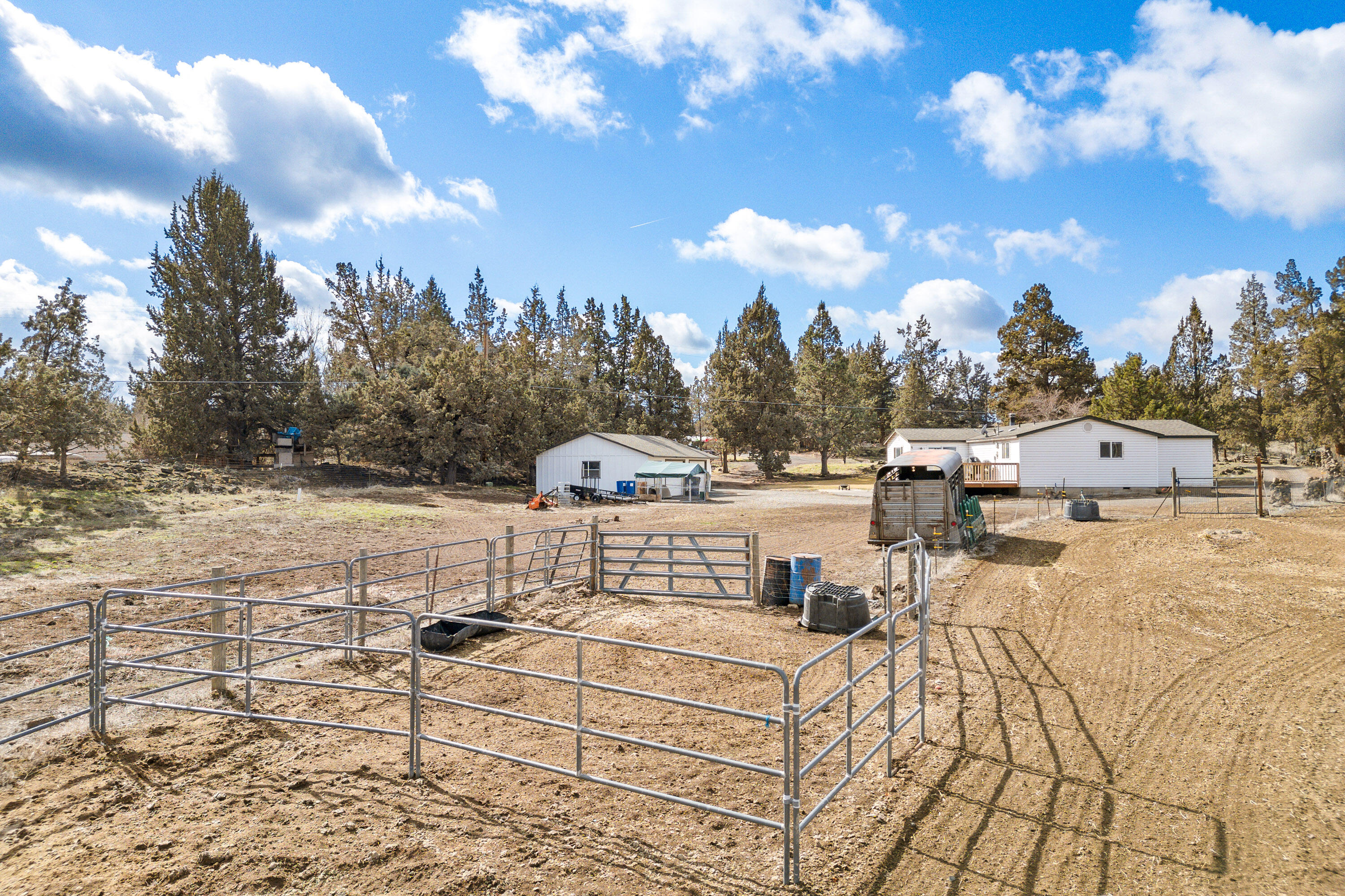 64904 Rimrock Drive Bend, OR 97703 - Photo 31 of 44
