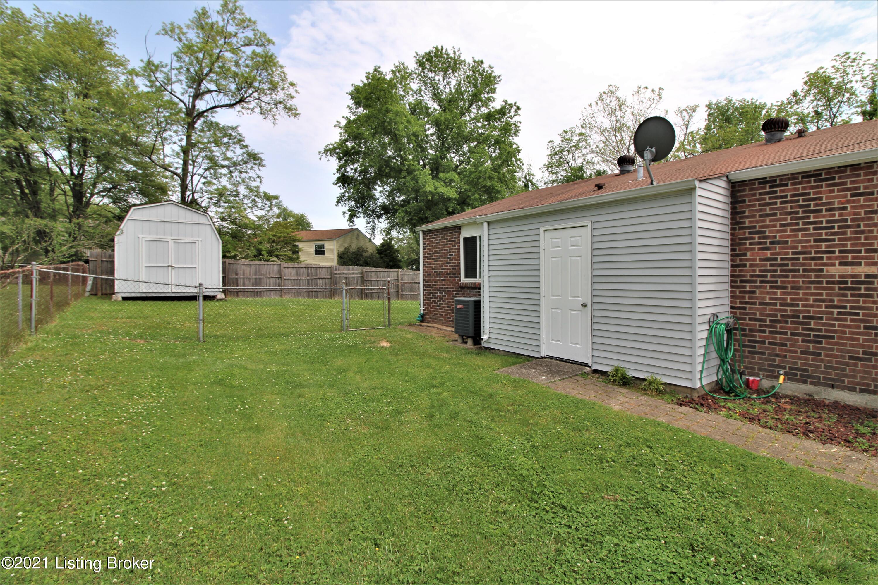 8306 Roseborough Road Louisville, KY 40228 - Photo 23 of 27 Back Yard