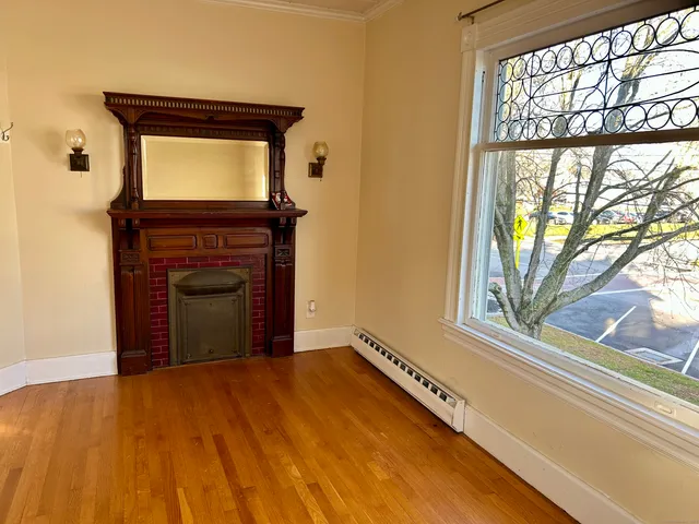 $1,600 | 2247 Main Street, Unit 2, Glastonbury, CT 06033