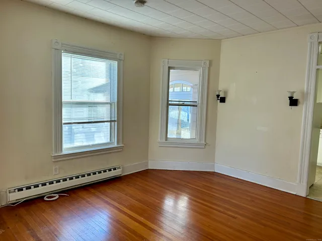 $1,600 | 2247 Main Street, Unit 2, Glastonbury, CT 06033