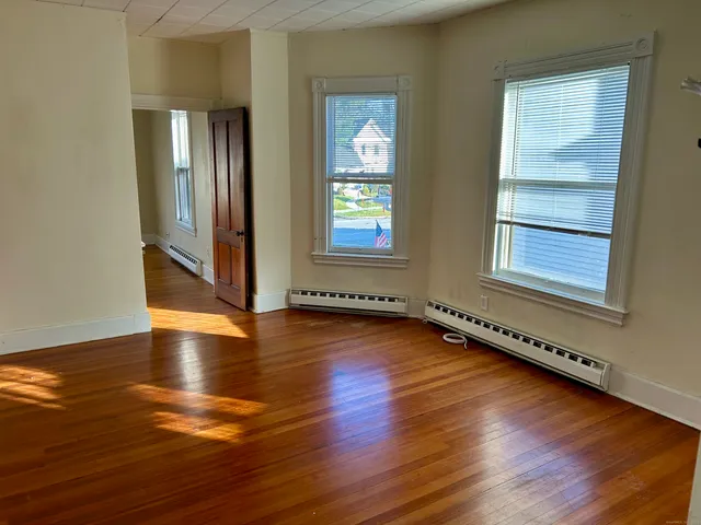 $1,600 | 2247 Main Street, Unit 2, Glastonbury, CT 06033