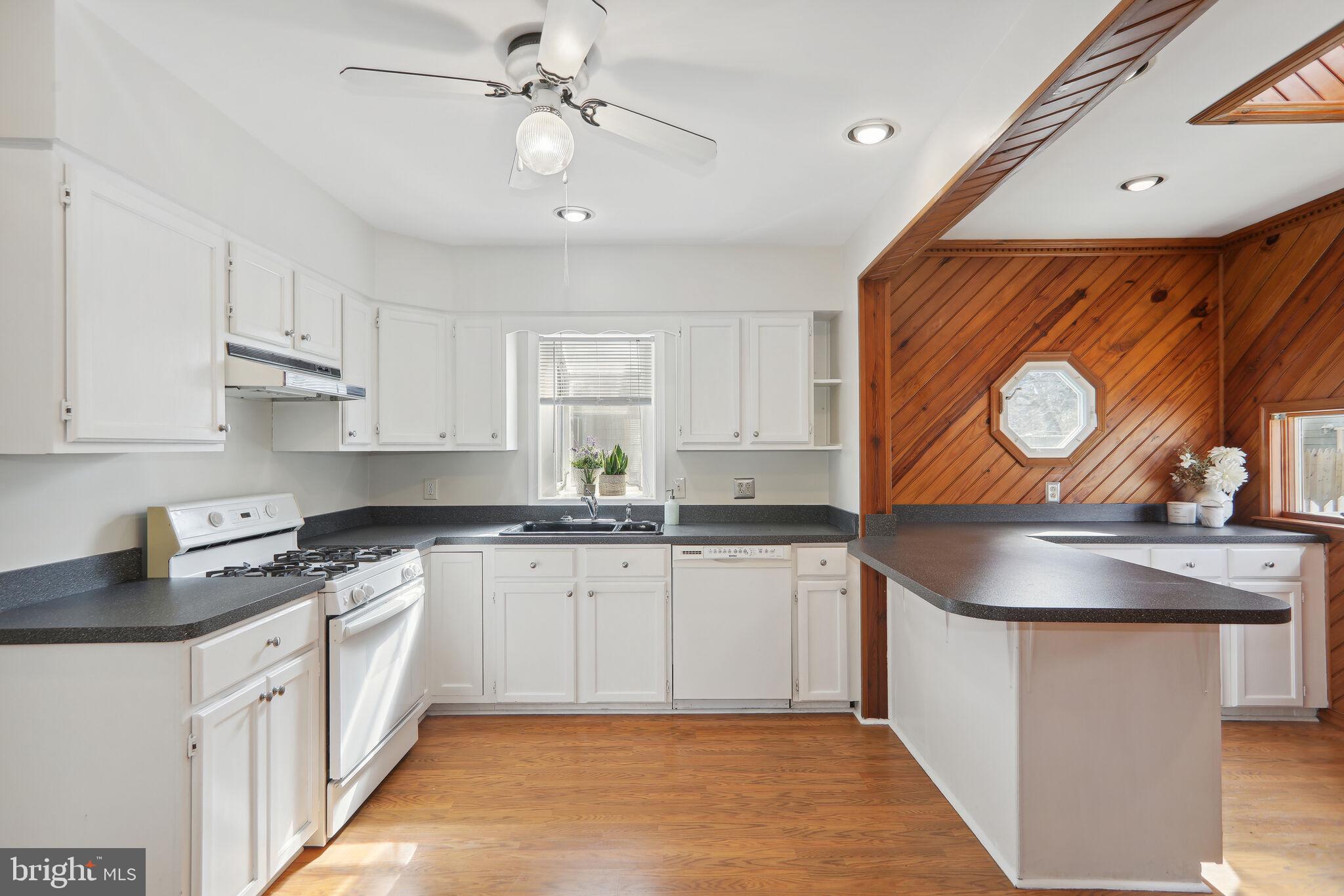 504 Neck Road Burlington Township, NJ 08016 - Photo 11 of 33 Huge Kitchen - 16 x 14