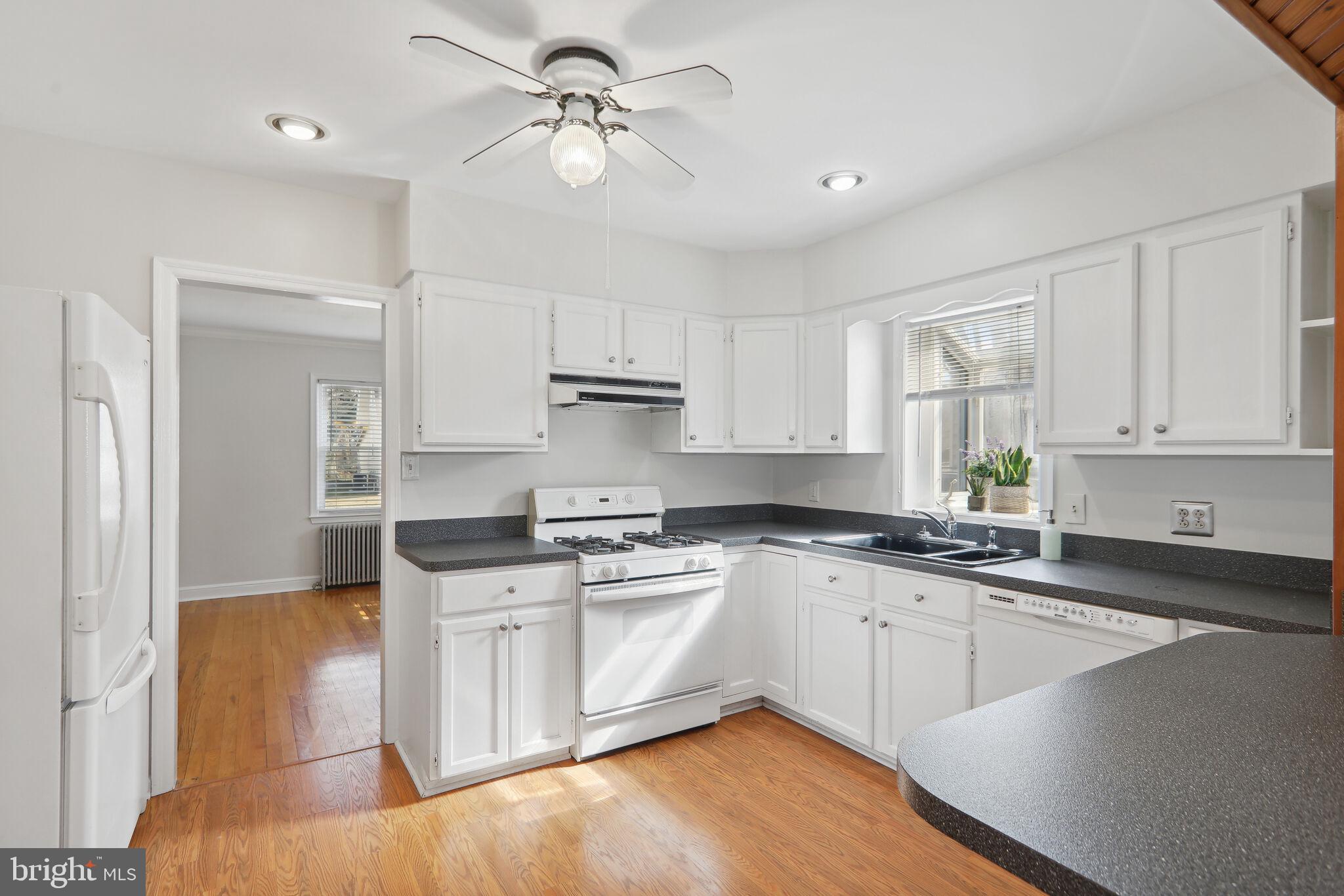 504 Neck Road Burlington Township, NJ 08016 - Photo 13 of 33 Freshly Painted Throughout!