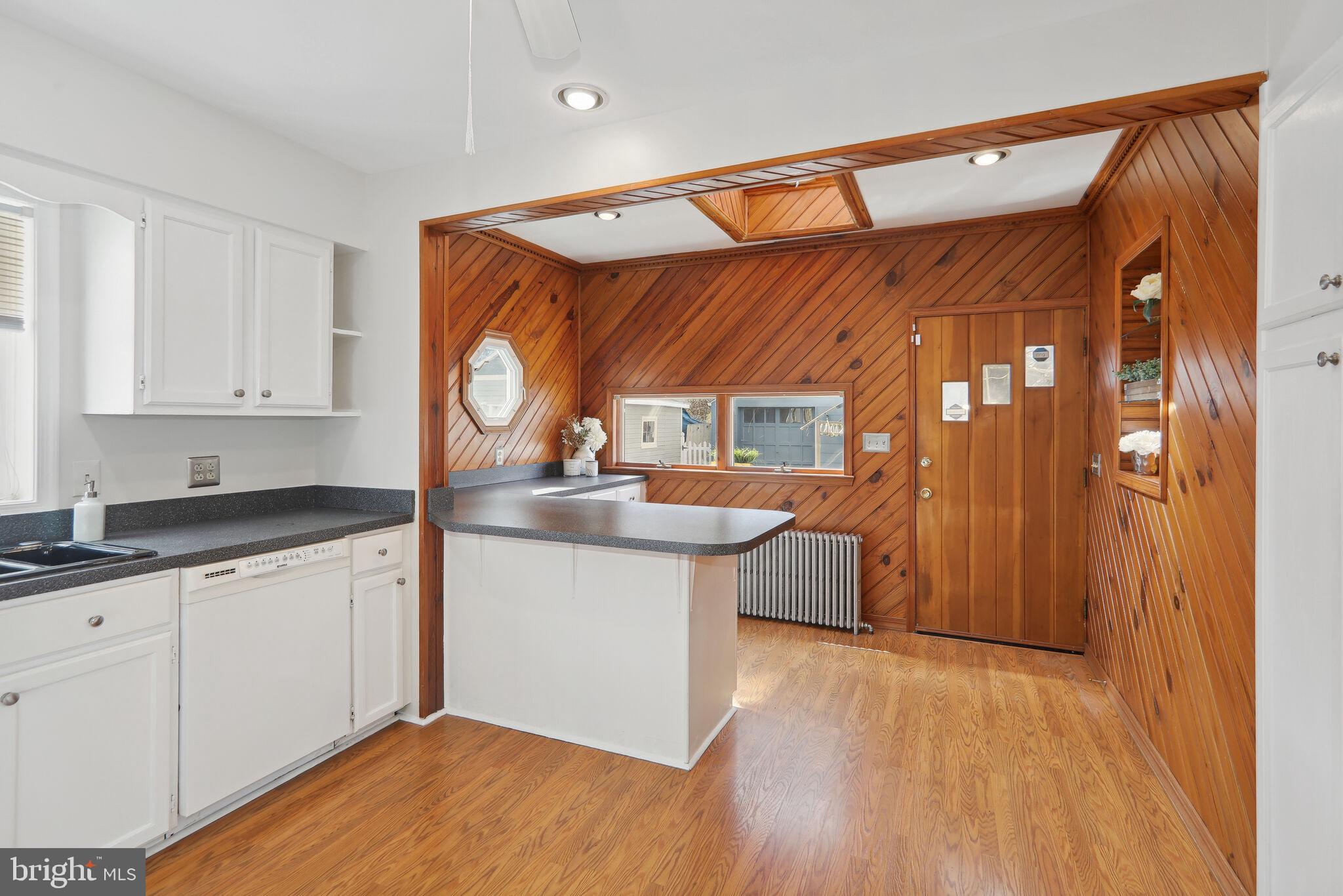 504 Neck Road Burlington Township, NJ 08016 - Photo 14 of 33 Sky-Lights