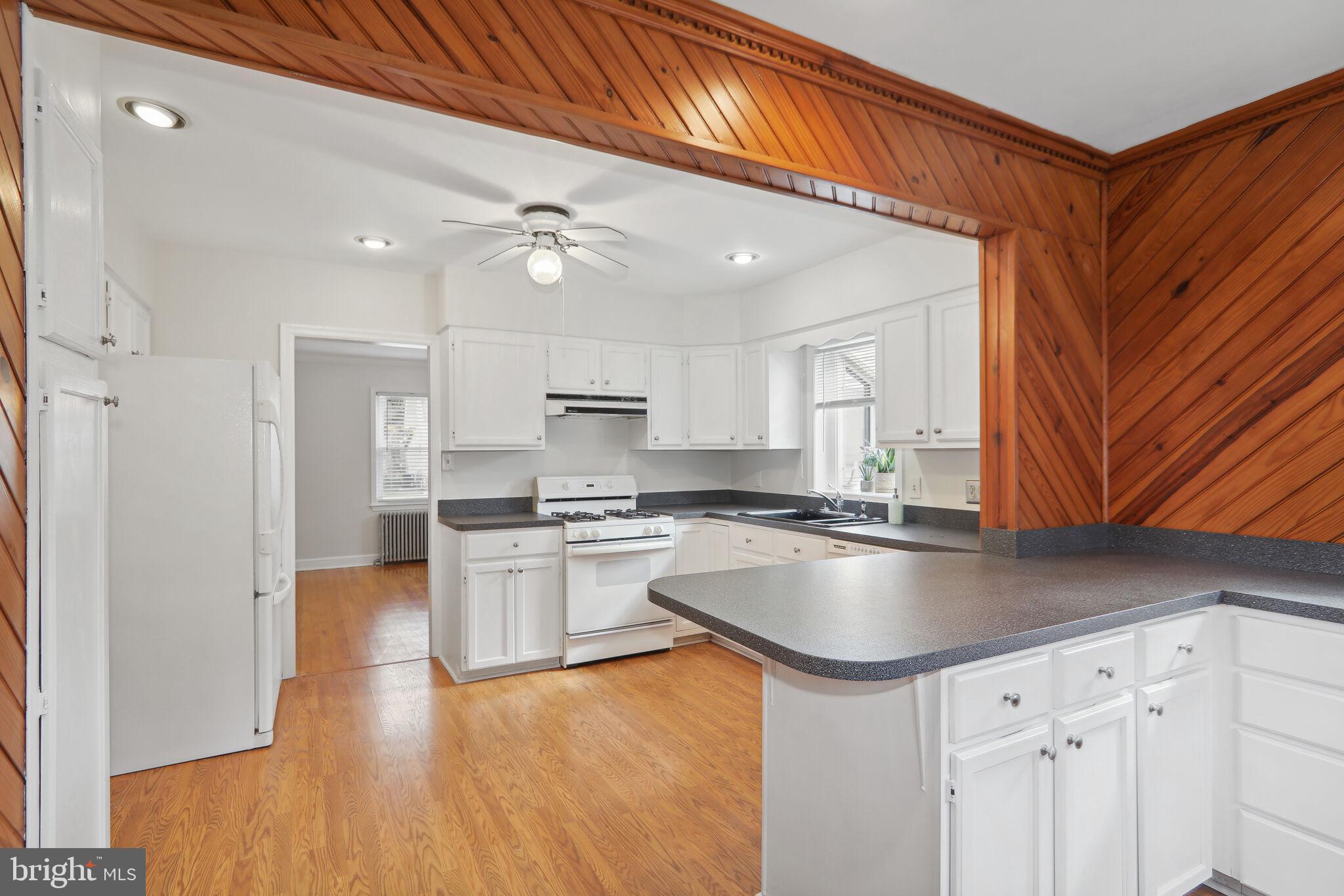 504 Neck Road Burlington Township, NJ 08016 - Photo 15 of 33 Breakfast Bar