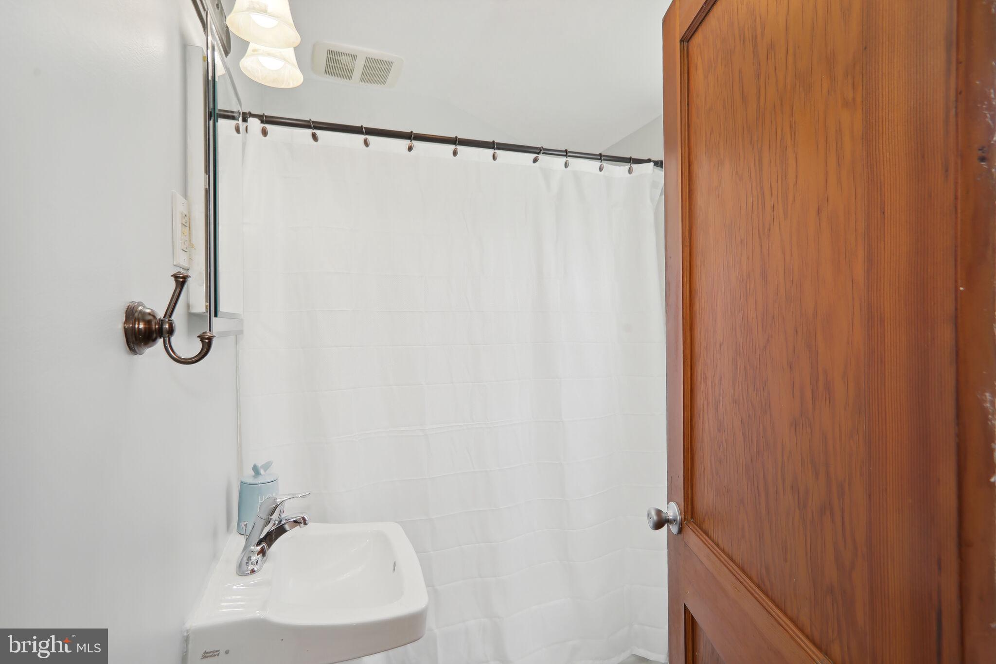 504 Neck Road Burlington Township, NJ 08016 - Photo 27 of 33 Upper Level Full Bath