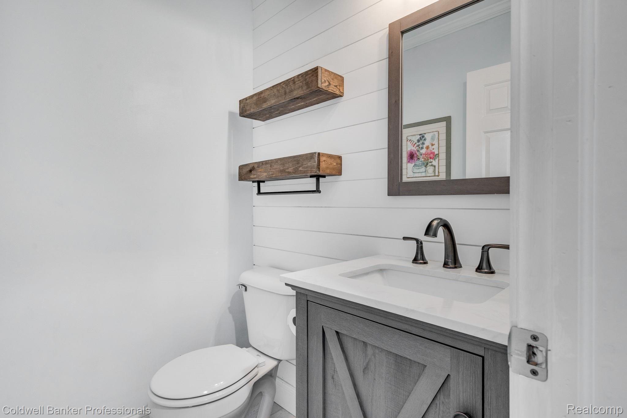 565 Clyde Road Highland, MI 48357 - Photo 7 of 52 9-web-or-mls-565-Clyde-Rd-9.jpg