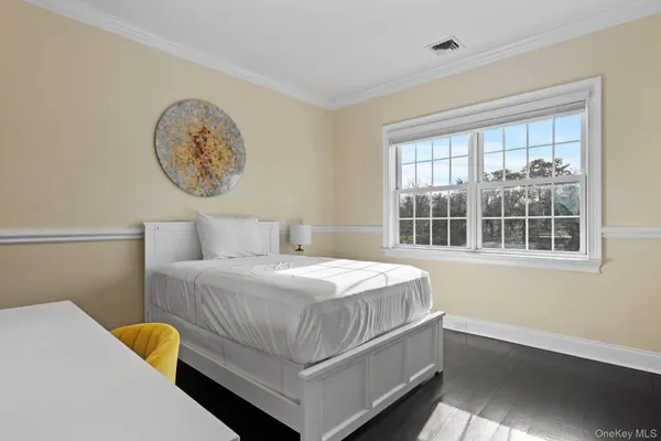 $80,000 | 490 Montauk Highway, Southampton, NY 11968