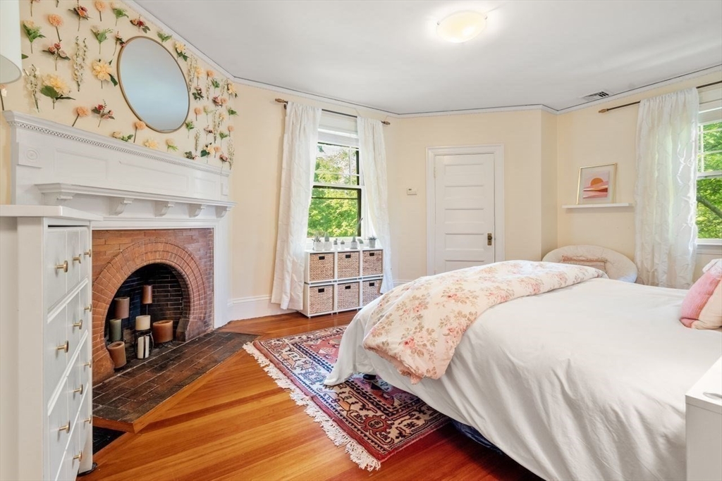 292 Clinton Road Brookline, MA 02445 - Photo 17 of 26 Gallery Image 17