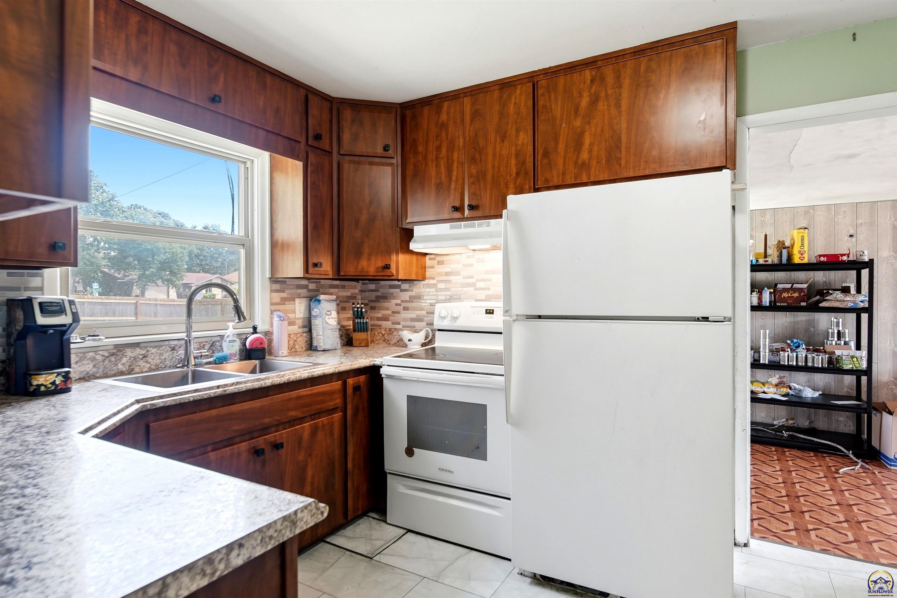 5700 Southwest 20th Street Topeka, KS 66604 - Photo 10 of 29