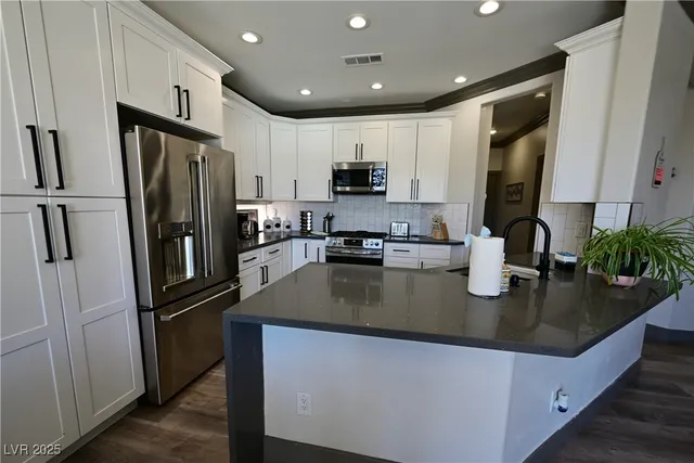 $5,500 | 10161 Bentley Oaks Avenue, Las Vegas, NV 89135