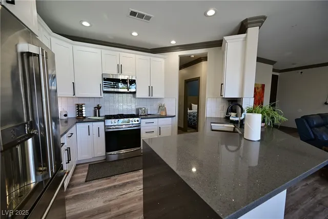 $5,500 | 10161 Bentley Oaks Avenue, Las Vegas, NV 89135