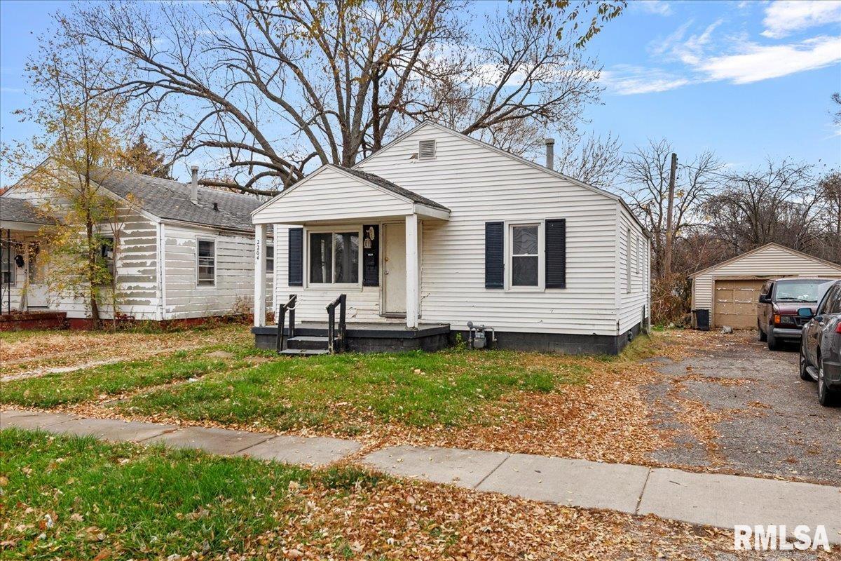 2204 South 15th Street Springfield, IL 62703 - Photo 2 of 20