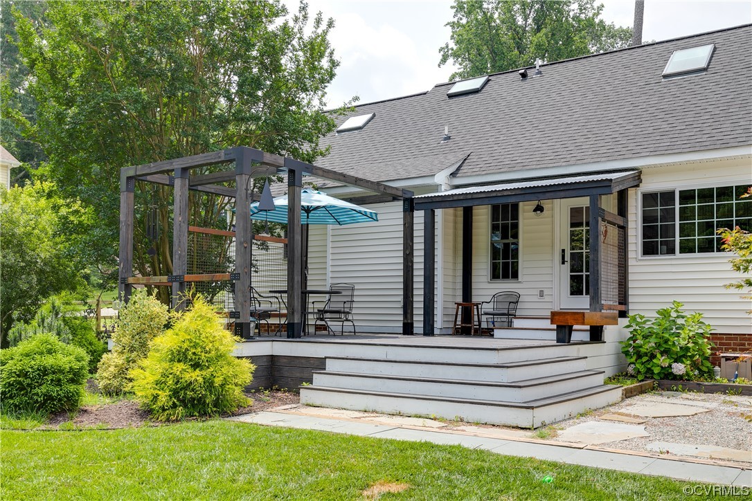 8126 Lethbridge Road Richmond, VA 23235 - Photo 38 of 40 Exterior space with a lawn