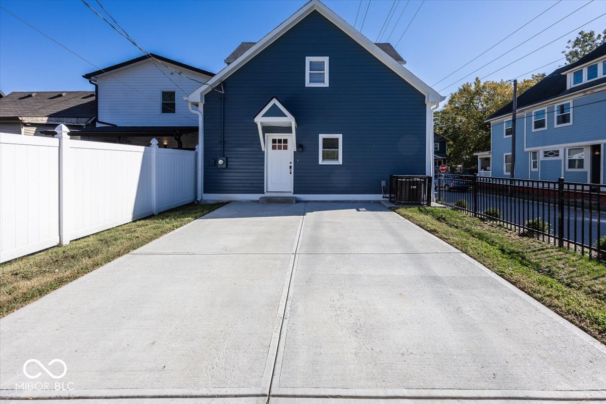 1666 Union Street Indianapolis, IN 46225 - Photo 4 of 18