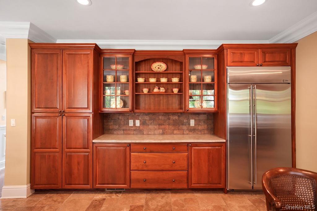 899 Harborview Road Oyster Bay, NY 11765 - Photo 11 of 30