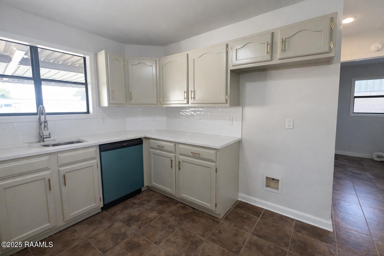 100 Kerry Street Baldwin, LA 70514 - Photo 13 of 28 20