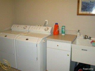 42587 Riggs Road Belleville, MI 48111 - Photo 9 of 18 11.jpg