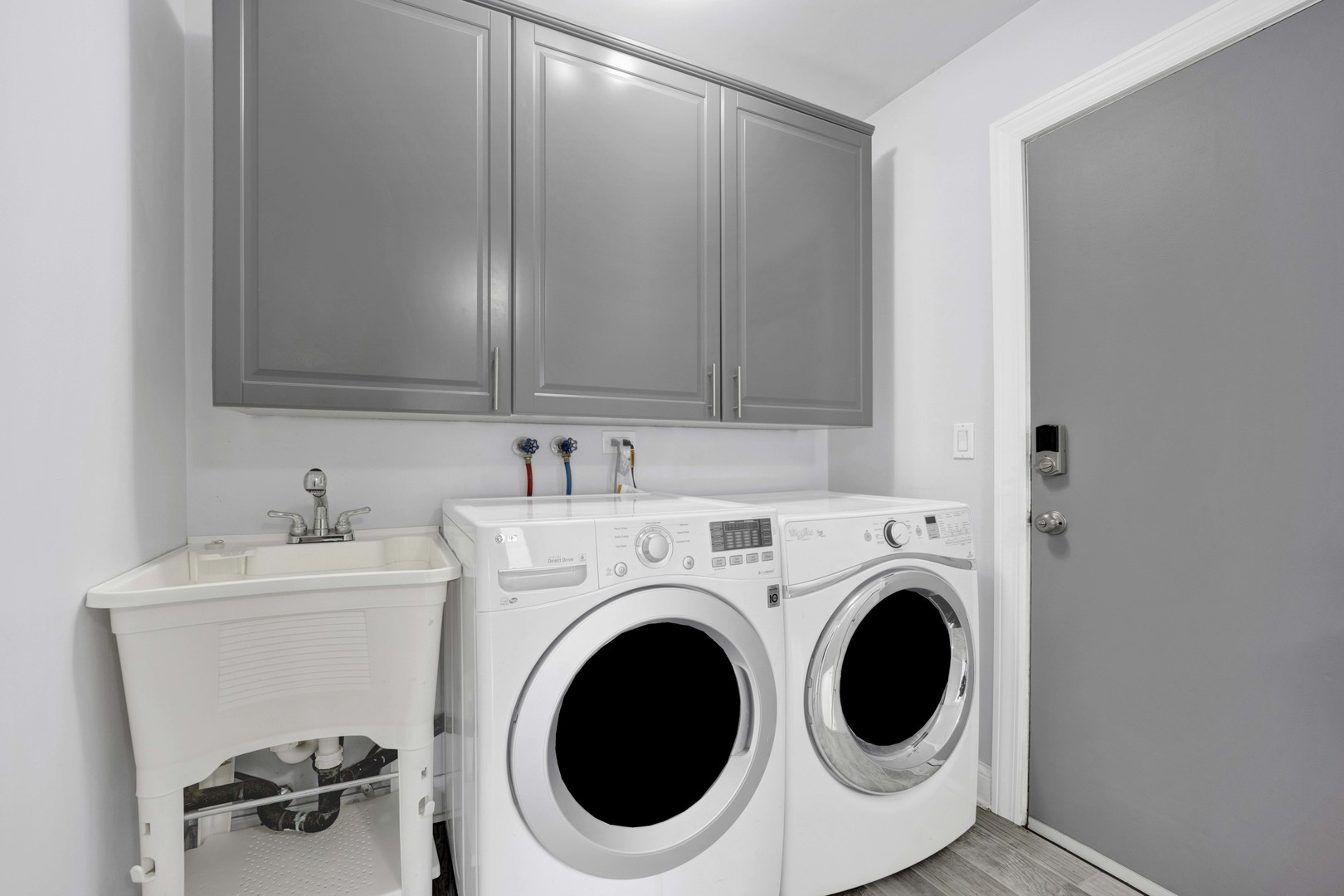 332 South River Road Naperville, IL 60540 - Photo 29 of 41 a utility room with sink dryer and washer