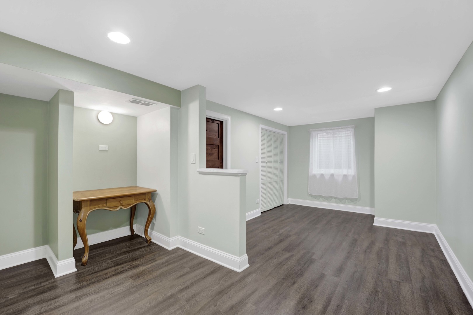 332 South River Road Naperville, IL 60540 - Photo 34 of 41 a view of an empty room and wooden floor