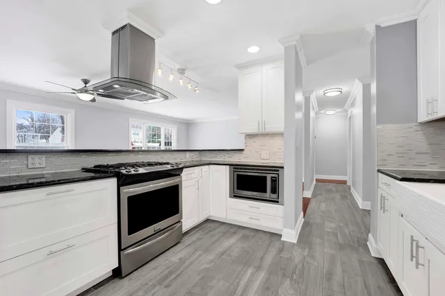 $615,000 | 332 South River Road, Naperville, IL 60540