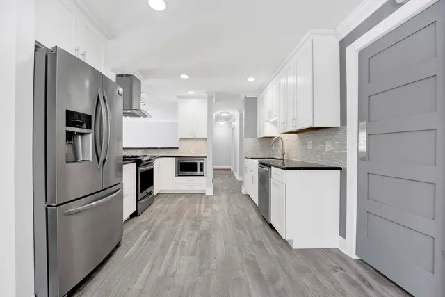 $615,000 | 332 South River Road, Naperville, IL 60540