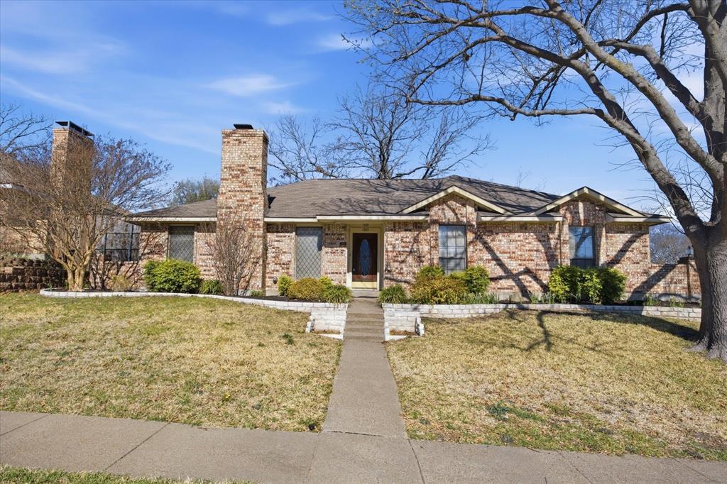 Stunning curb appeal welcomes your arrival!