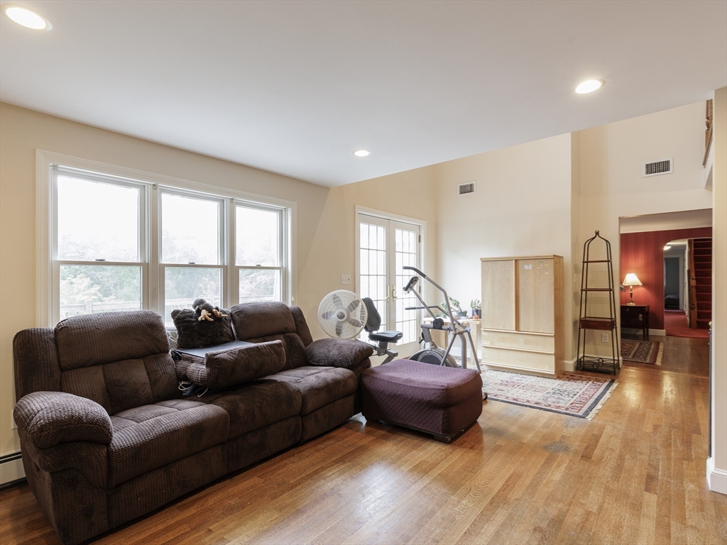 426 Conant Road Weston, MA 02493 - Photo 6 of 41