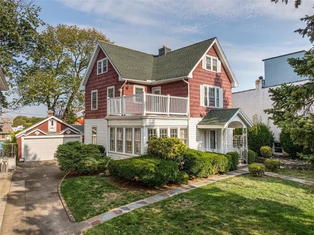 a view of house with garden