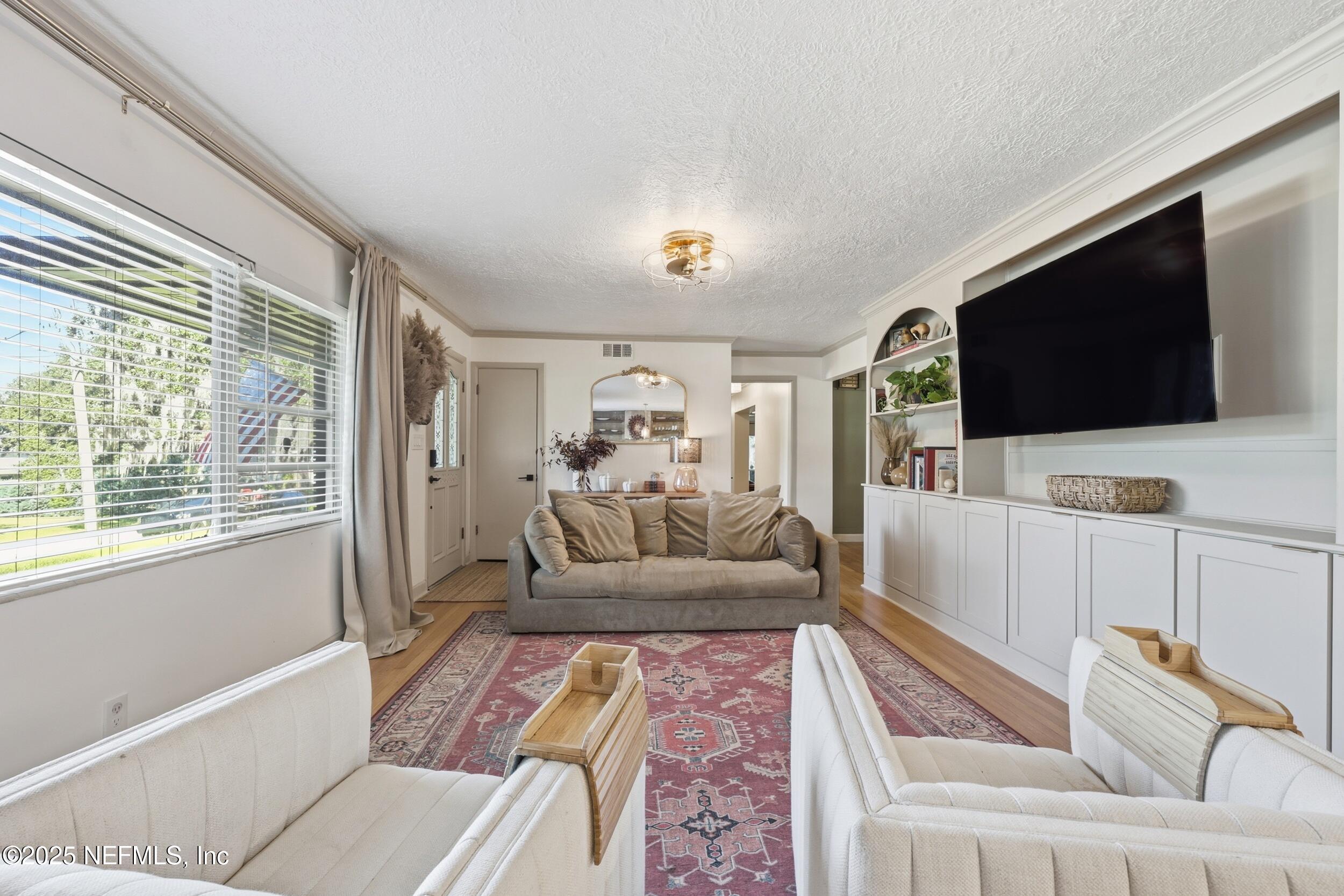 1315 Mayfair Road Jacksonville, FL 32207 - Photo 8 of 48 Living Room