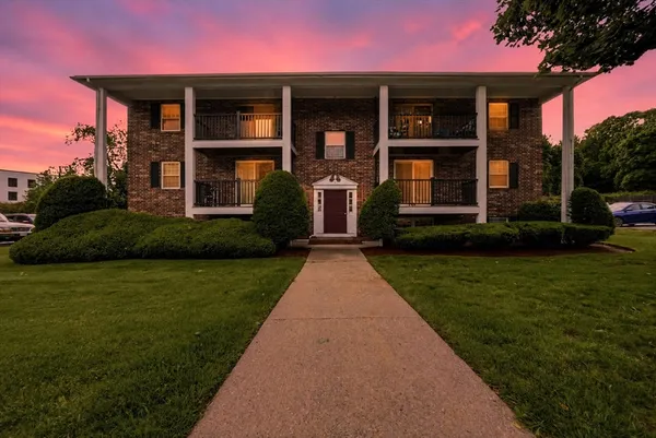 $319,900 | 6 Walker Road, Unit 4, North Andover, MA 01845