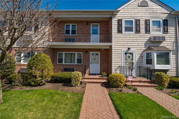 $525,000 | 195 North Centre Avenue, Unit 25, Rockville Centre, NY 11570