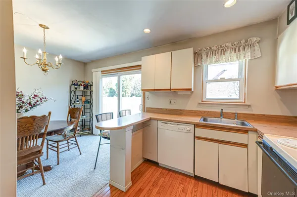 $525,000 | 195 North Centre Avenue, Unit 25, Rockville Centre, NY 11570