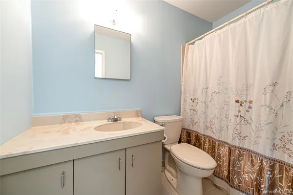 $525,000 | 195 North Centre Avenue, Unit 25, Rockville Centre, NY 11570