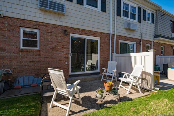 $525,000 | 195 North Centre Avenue, Unit 25, Rockville Centre, NY 11570