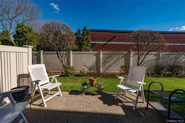 $525,000 | 195 North Centre Avenue, Unit 25, Rockville Centre, NY 11570