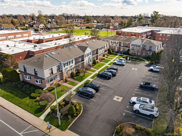 $525,000 | 195 North Centre Avenue, Unit 25, Rockville Centre, NY 11570