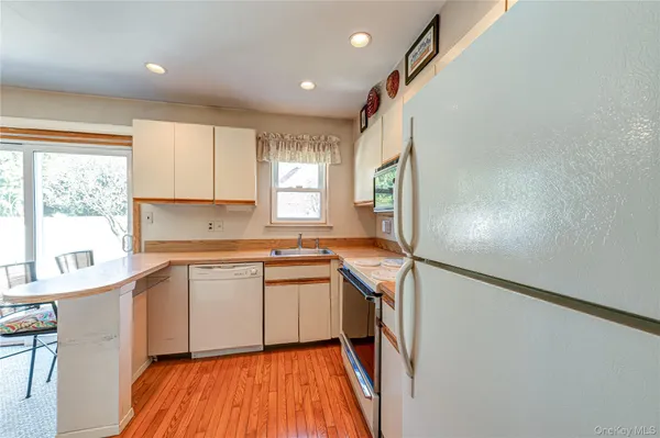 $525,000 | 195 North Centre Avenue, Unit 25, Rockville Centre, NY 11570