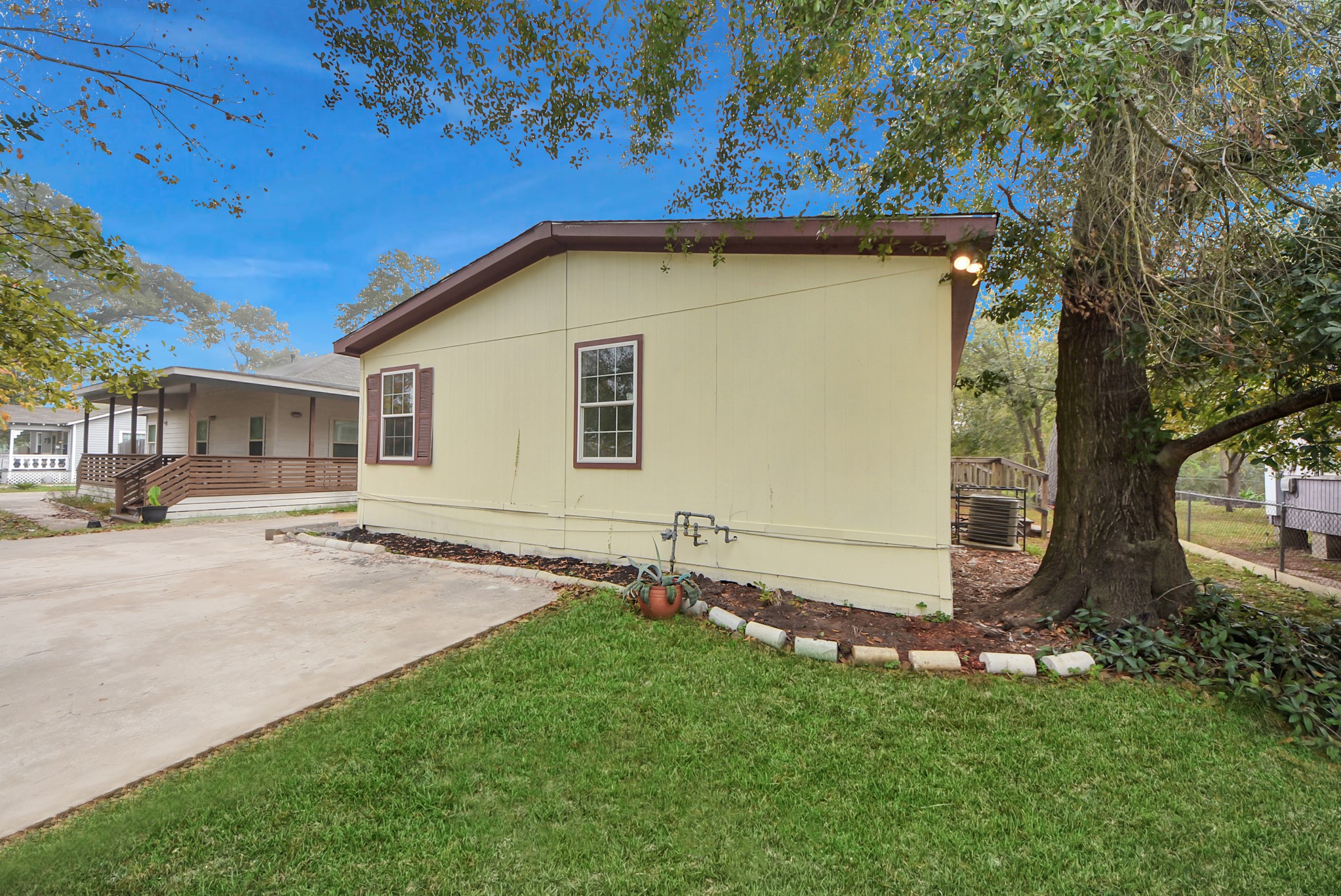 6526 Carver Road, Unit A Houston, TX 77091 - Photo 31 of 31 a view of a backyard with plants and large trees